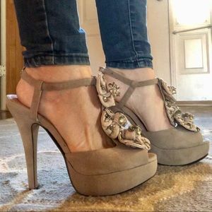 Vince Camuto Suede Platform Heels Sz 7
